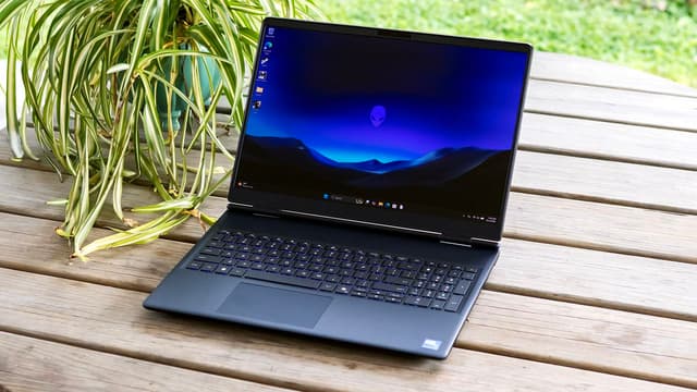 รีวิว Alienware 16X Aurora: โน้ตบุ๊กเกมมิ่งจอ OLED 240Hz ทรงพลังแต่เน้นตั้งโต๊ะ
