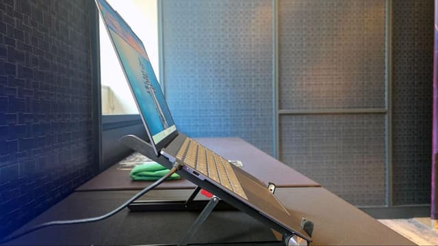 Lenovo เผยโฉมแล็ปท็อปคอนเซปต์ใหม่ AeroBlade ไร้พัดลม และ Project Swan จอม้วนได้