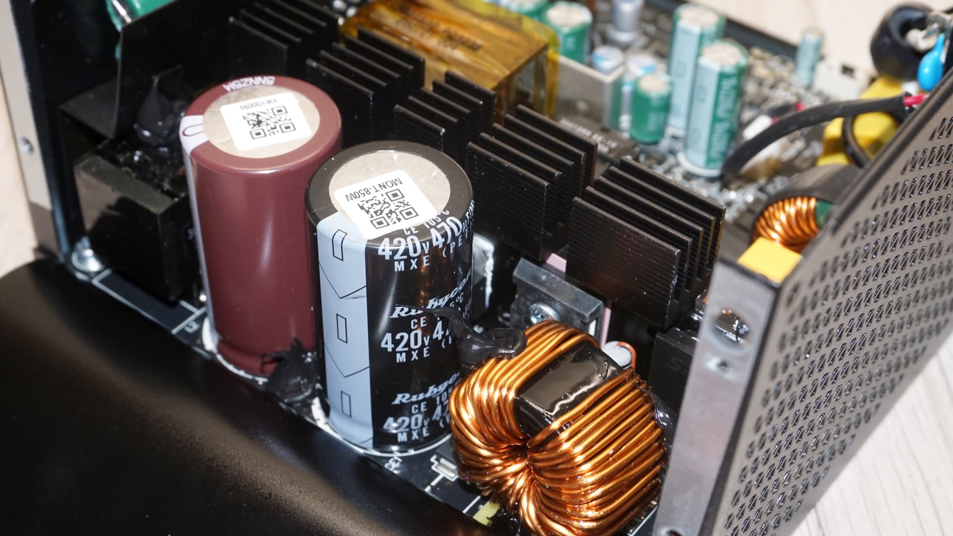 Montech Century II Gold 850W ATX 3.1