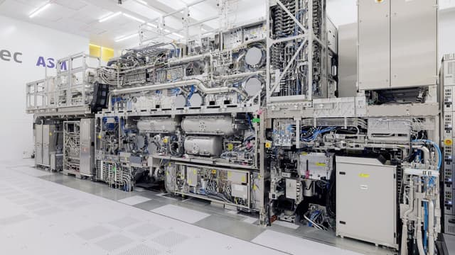ASML ผนึกยักษ์ใหญ่ TSMC-Samsung-Intel เปลี่ยนมาตรฐานหน้ากากชิป ขณะที่ Huawei เร่งแก้เกมจีนพึ่งพาตะวันตก