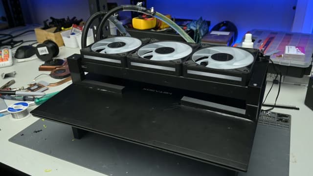 Modder โมดิฟายโน้ตบุ๊กติดหม้อน้ำ 360mm ช่วยลดอุณหภูมิเหลือไม่ถึง 40 องศา