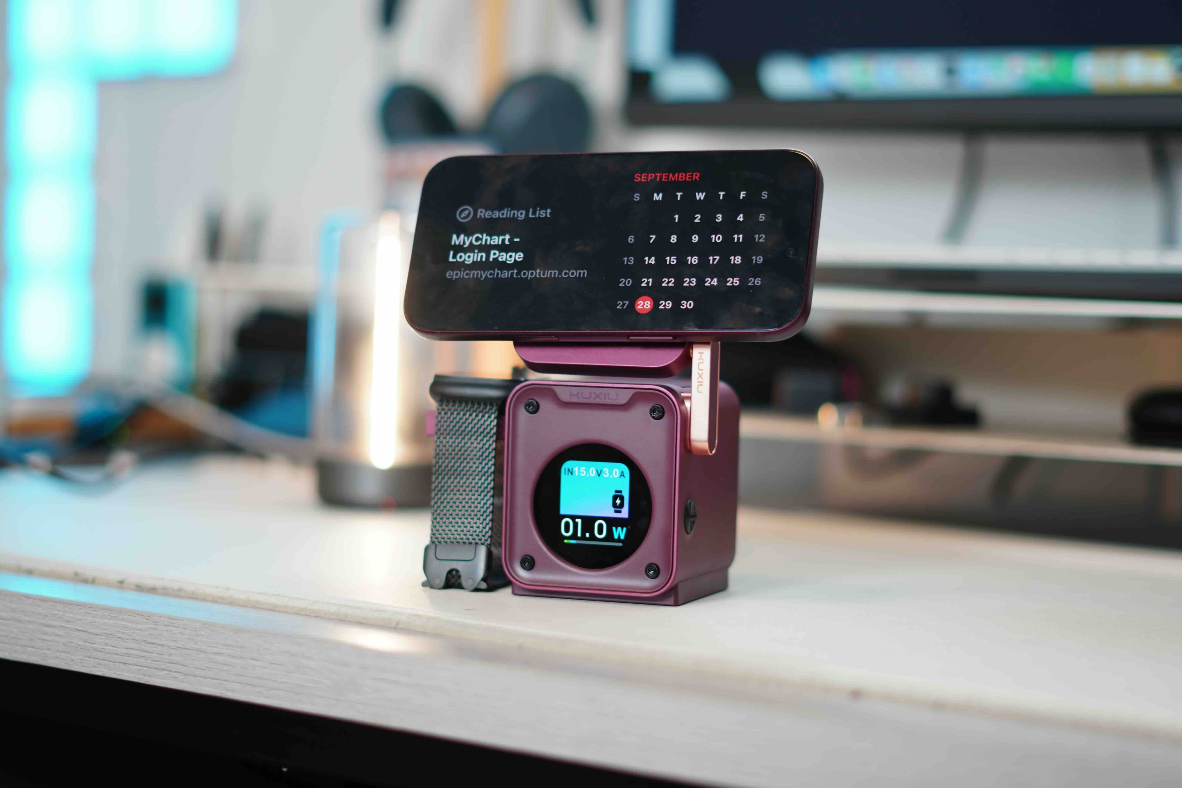 Kuxiu เปิดตัวที่ชาร์จ D5 สี Burgundy เข้าคู่ iPhone 18 Pro