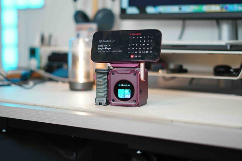 Kuxiu เปิดตัวที่ชาร์จ D5 สี Burgundy เข้าคู่ iPhone 18 Pro