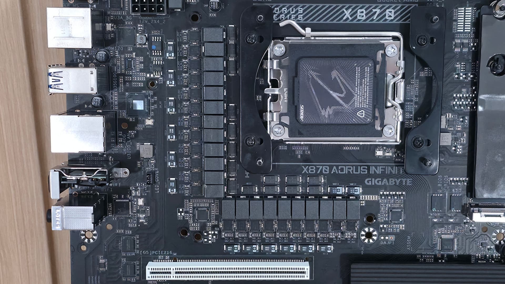 Gigabyte X870 Aorus Infinity - VRMs