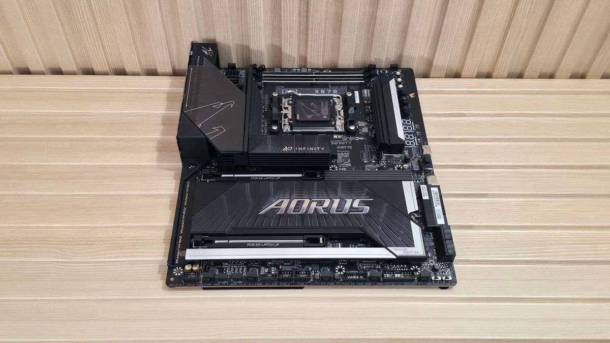 Gigabyte X870 Aorus Infinity - Board images