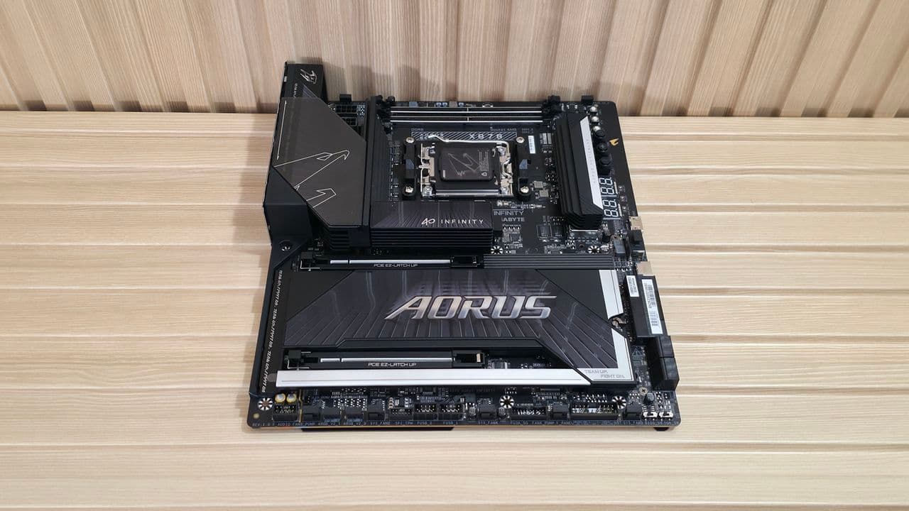 Gigabyte X870 Aorus Infinity - Board images