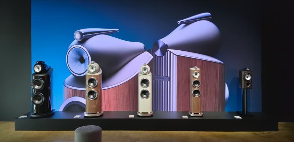 At the center of the space stood five models from the recently unveiled flagship 800 Series Diamond D5 lineup.