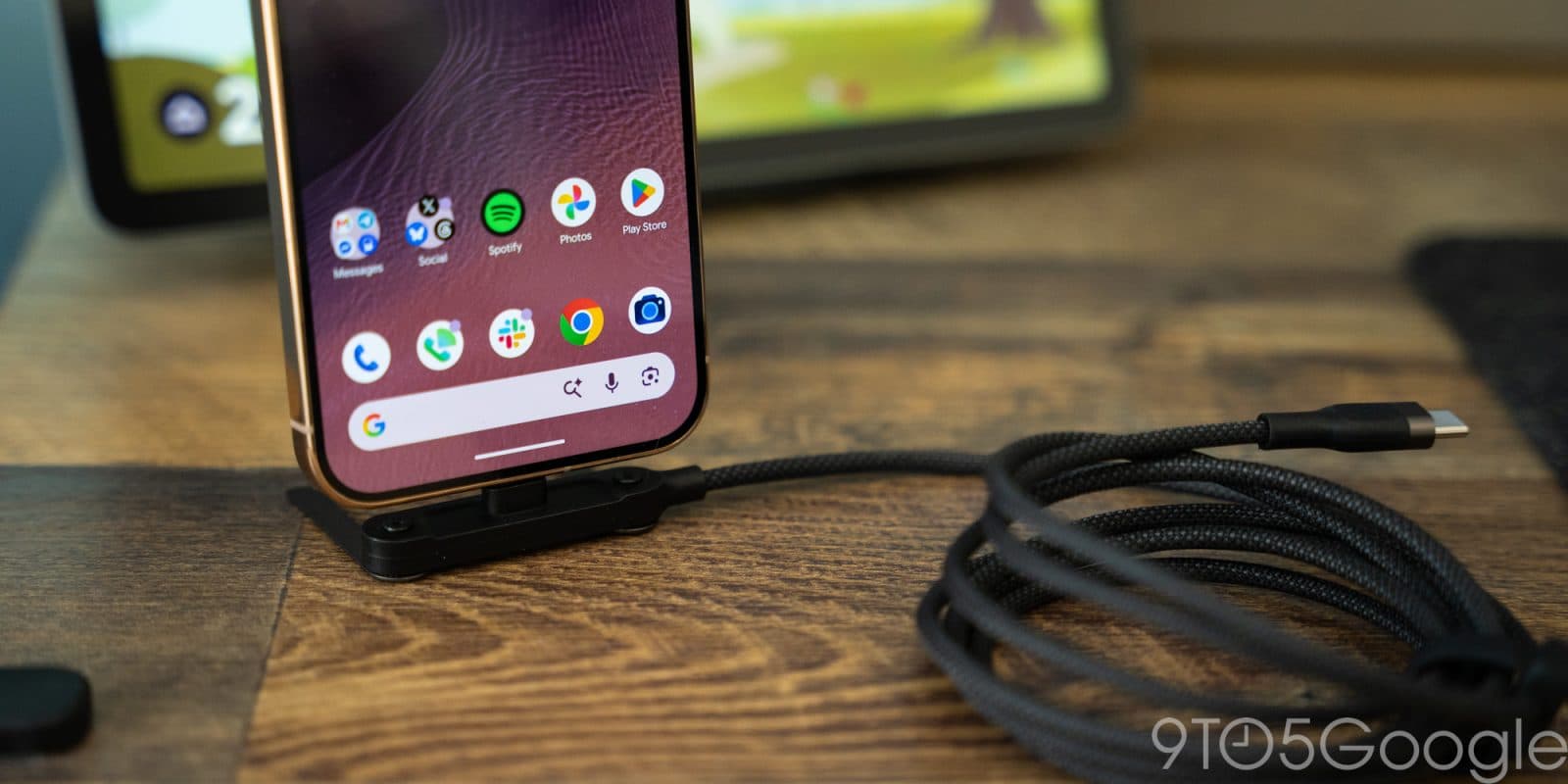 Statik PowerStand สายชาร์จ USB-C สุดล้ำ มาพร้อมขาตั้งในตัว