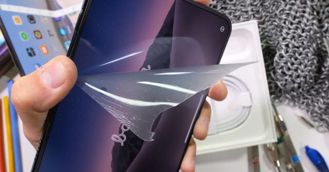 JerryRigEverything ทดสอบ iPhone Duo พบหน้าจอเป็นรอยง่าย
