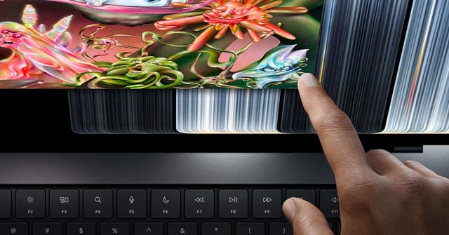 Apple ตัดสินใจถูก! ยังคงขาย MacBook Pro รุ่นไร้จอสัมผัสเคียงข้างรุ่นใหม่