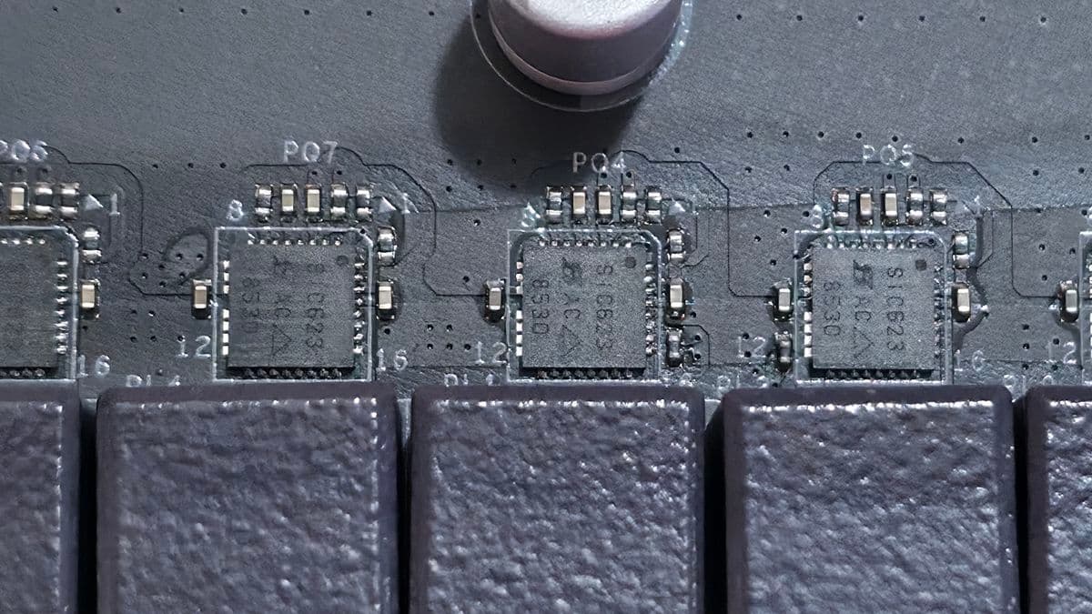 ASRock B860 Challenger Wifi - ICs