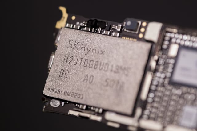 Apple เผชิญปัญหาขาดแคลน DRAM ทำชิป iPhone 18 Pro มูลค่า 1 พันล้านดอลลาร์ค้างสต็อก