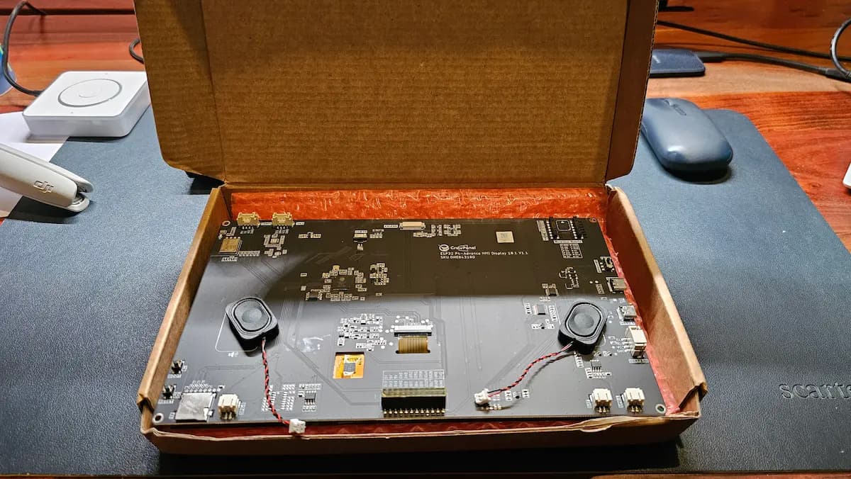 Elecrow CrowPanel display in the box