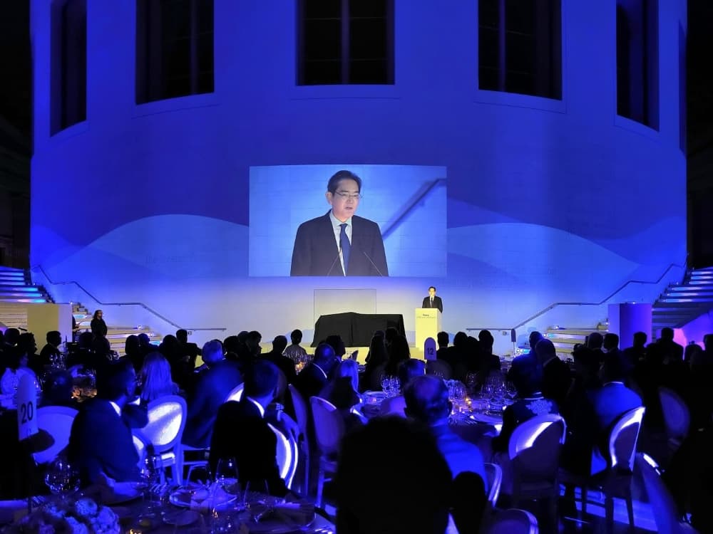 Executive Chairman Lee during his speech