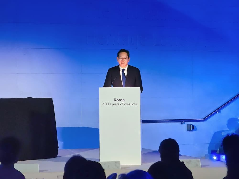 Executive Chairman Lee during his speech